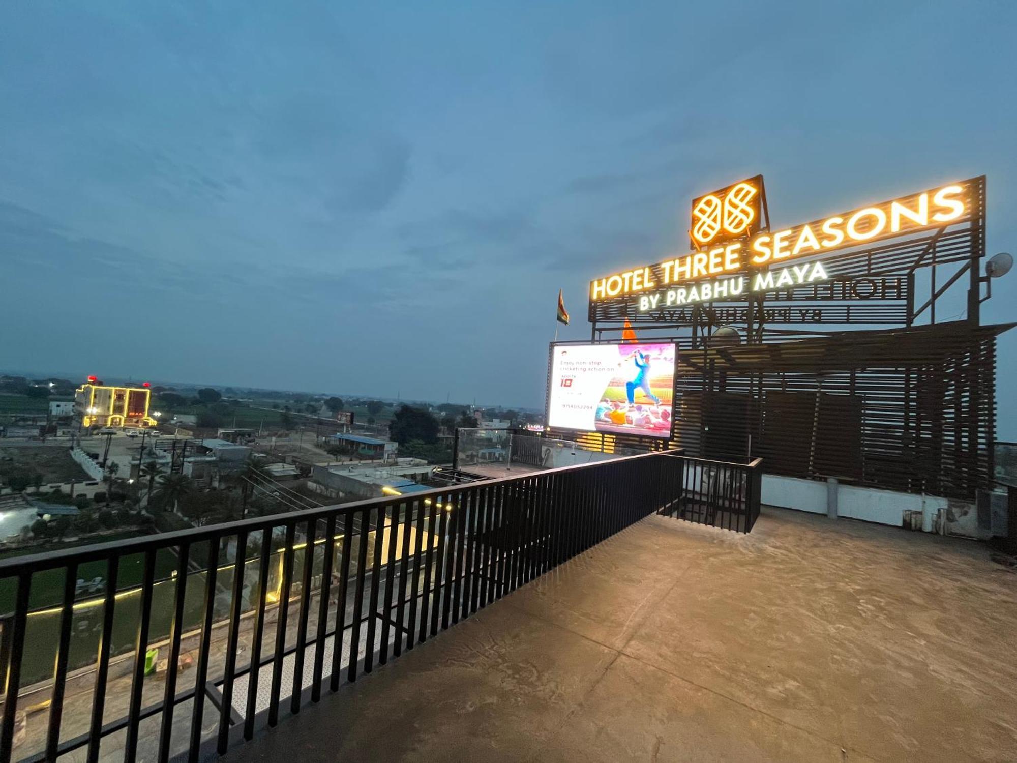 Hotel Three Seasons Vrindāvan Exteriör bild