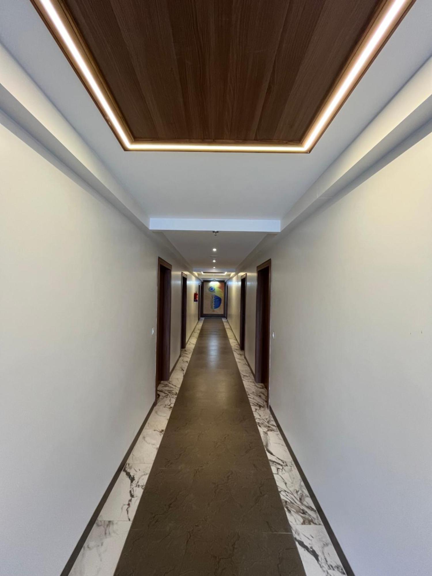 Hotel Three Seasons Vrindāvan Exteriör bild