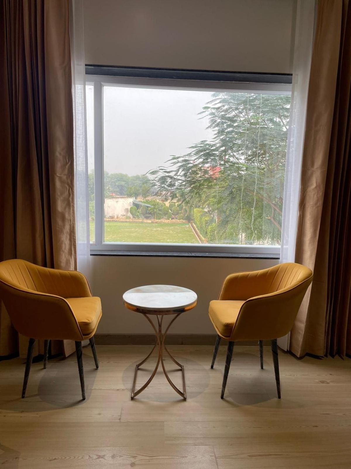 Hotel Three Seasons Vrindāvan Exteriör bild