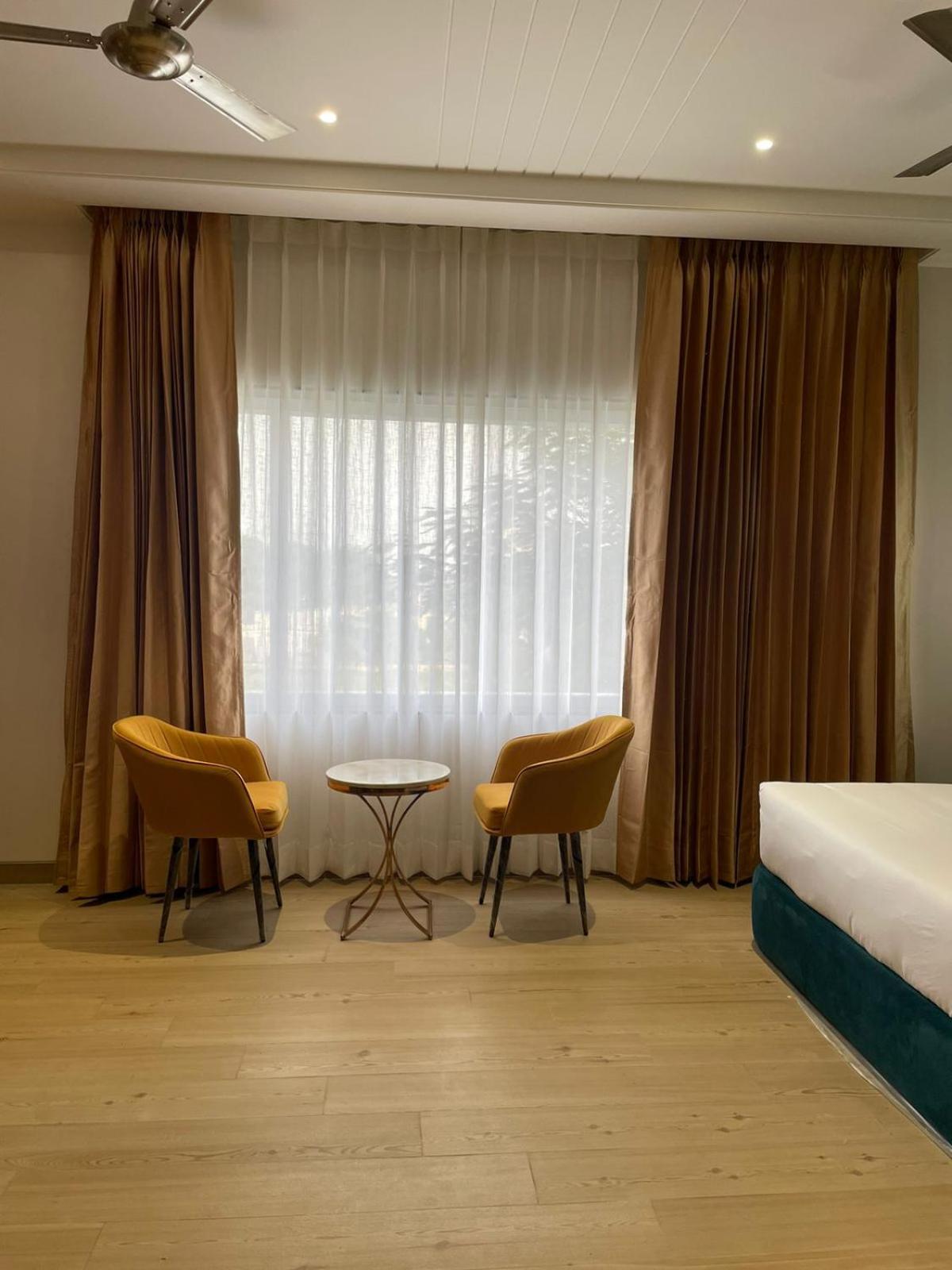 Hotel Three Seasons Vrindāvan Exteriör bild